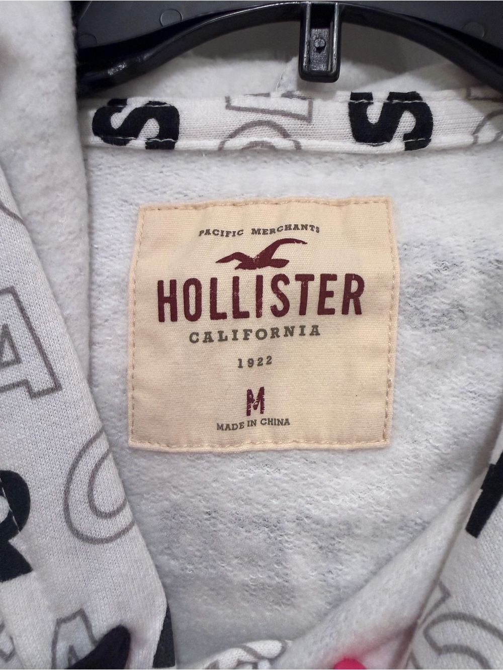 Hollister Mens White Short Sleeve Logo Hoodie with Black Drawstrings - Picture 3 of 4